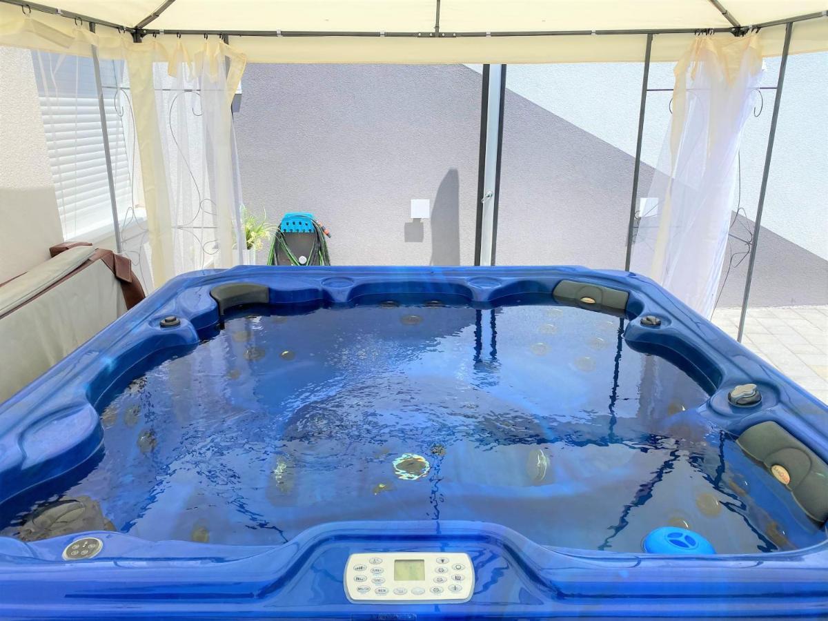 Lux Apartment Sea Shell With Jacuzzi ماكارسكا المظهر الخارجي الصورة