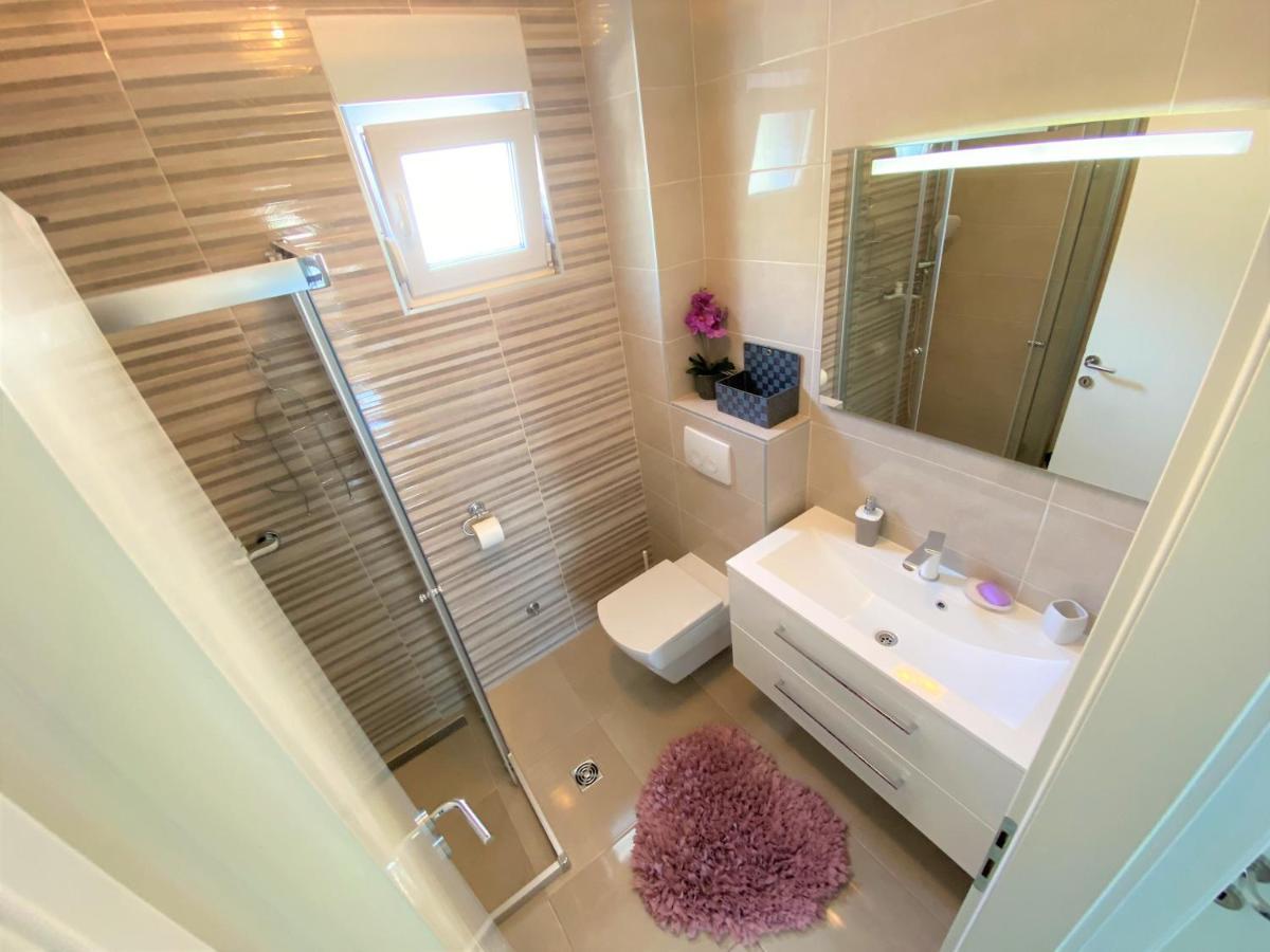 Lux Apartment Sea Shell With Jacuzzi ماكارسكا المظهر الخارجي الصورة