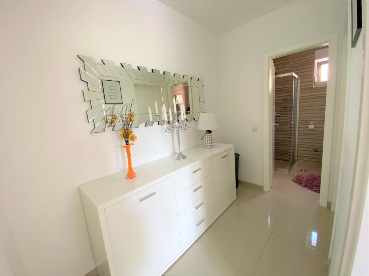 Lux Apartment Sea Shell With Jacuzzi ماكارسكا المظهر الخارجي الصورة
